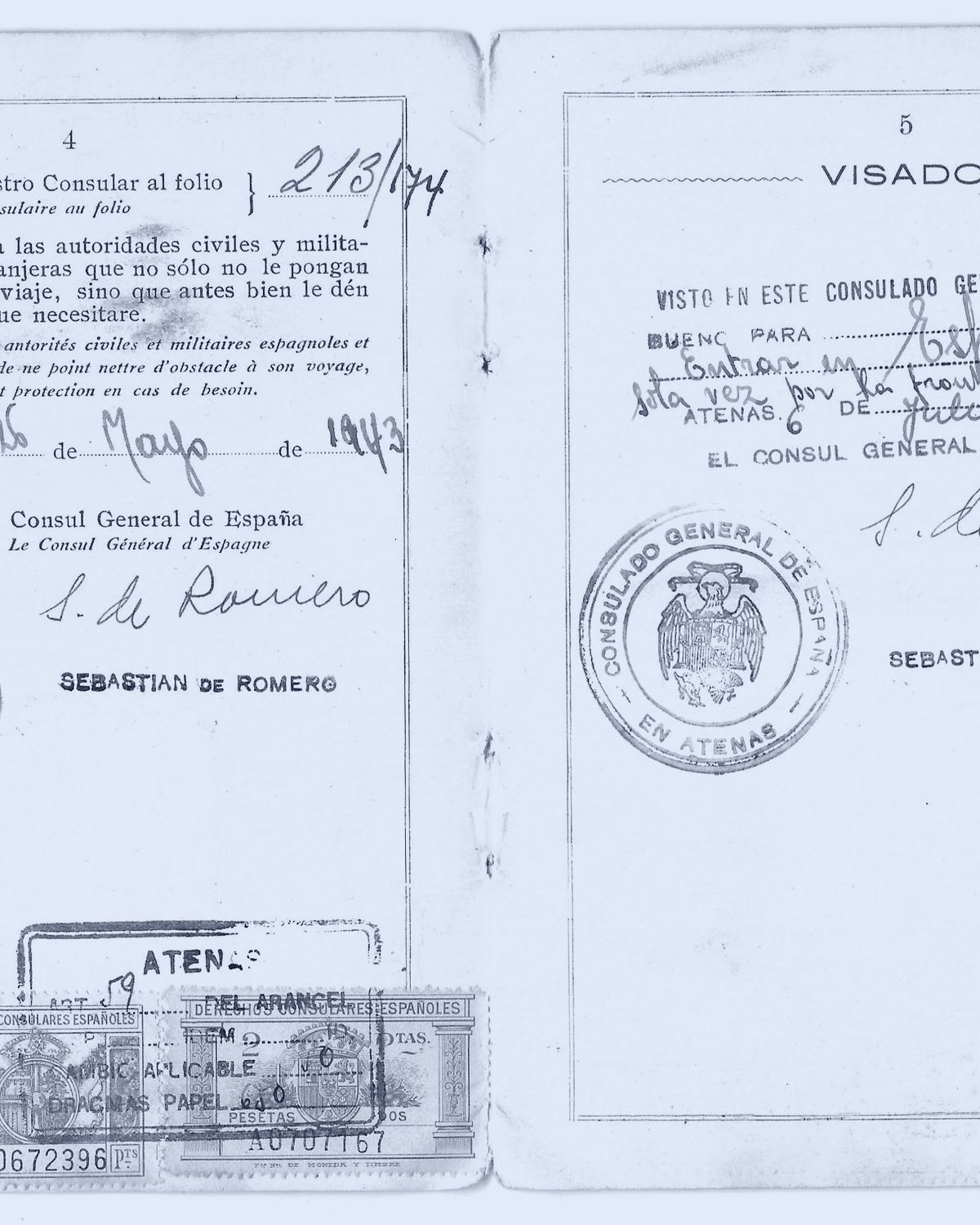 Pagine di un passaporto con timbri e visti consolari